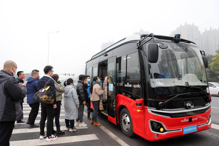 自动驾驶巴士在永川开启商业化运营